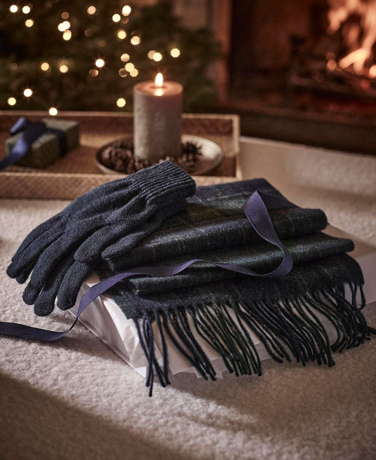 Barbour Tartan Scarf &amp; Glove Gift Set - Navy / Green